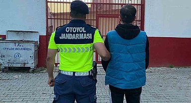 Düzensiz göçmenlerin arasına gizlenen şahıs suç makinesi çıktı