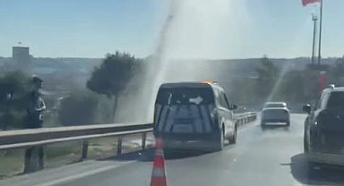 E-5 karayolunda su borusu patladı, trafikte aksamalar yaşandı
