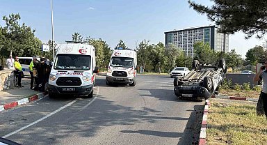 Edirne'de iki otomobil çarpıştı, biri takla attı: 2 sürücü yaralandı