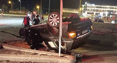 Edremit Zeytinli'de akıllı kavşakta kaza: 2 kişi yaralandı