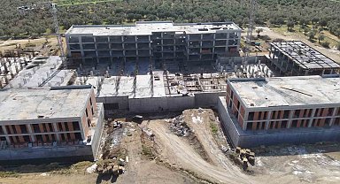 Edremit'te 300 yataklı yeni devlet hastanesi inşaatı yükseliyor