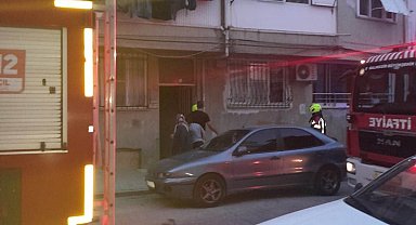 Edremit'te apartman girişinde motosiklet yangını paniği