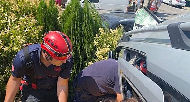 Edremit'te park halindeki araca çarptı, çukura düştü: 1 yaralı