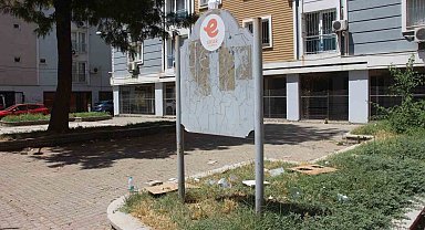 Efeler Belediyesi ilgilenmeyince, çocukların oynayacağı alan çöplüğe döndü