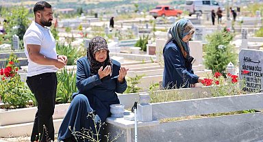 Elazığ mezarlıklarında yoğunluk
