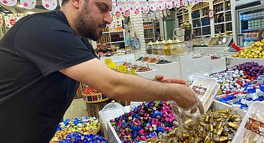 Elazığ'da bayram öncesi şekerler tezgahlardaki yerini aldı