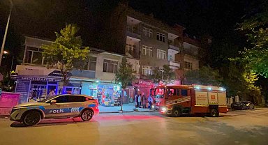 Elazığ'da bina yangını: 2 kişi dumandan etkilendi