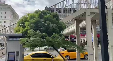 Elazığ'da fırtına etkili oldu