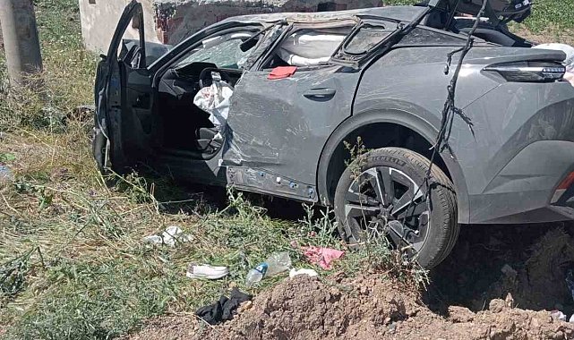 Elazığ'da otomobil şarampole uçtu: 4 yaralı