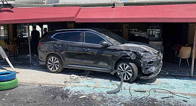 Elazığ'da otomobiller çarpıştı, faciadan dönüldü