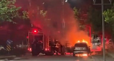 Elazığ'da seyir halindeki araçta yangın çıktı