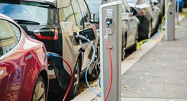 Elektrikli otomobil reklamları mercek altında! Yanıltıcı menzil beyanlarına rekor cezalar!