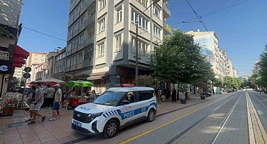 Emekli doktor evinde ölü bulundu