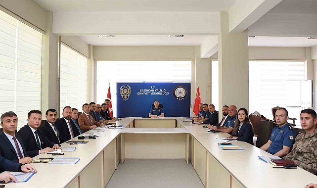 Emniyet Müdürü Baybaba, birim amirleriyle toplantı yaptı