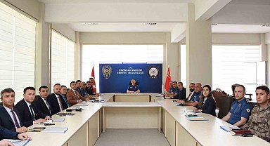 Emniyet Müdürü Baybaba, birim amirleriyle toplantı yaptı