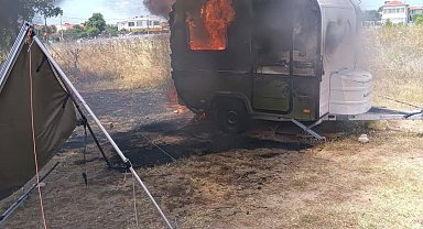 Enez'de park halindeki karavanda yangın çıktı