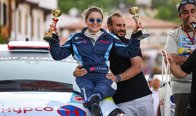 Engelli kadın ralliciden çifte podyum