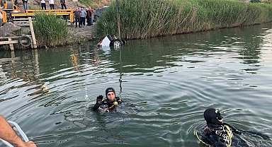 Ereğli'de el freni çekilmeyen araç nehre uçtu