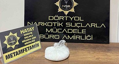 Erzin'de durdurulan araçta 650 gram metamfetamin ele geçirildi