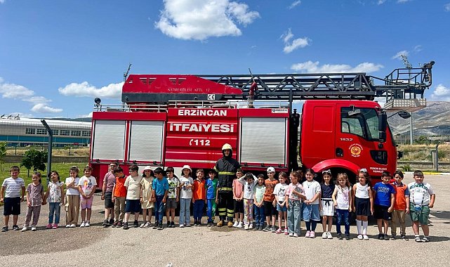 Erzincan İtfaiye Müdürlüğü minik öğrencileri ağırladı