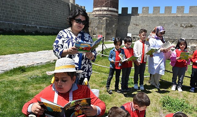 Erzurum kalesinde okuma şenliği