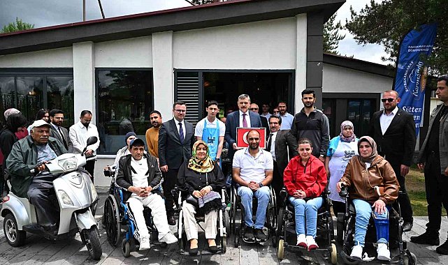 Erzurum Valisi Mustafa Çiftçi engelli vatandaşlarla bir araya geldi