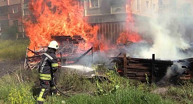 Erzurum'da korkutan inşaat yangını