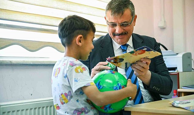 Erzurum'da köy okulunda karne heyecanı