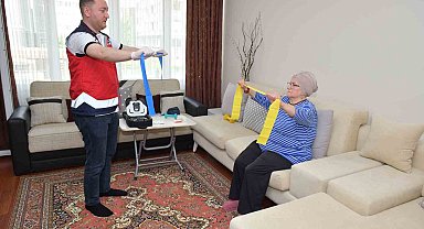 Esenyurt Belediyesi'nden aldığı fizik tedavi hizmeti ile 30 yıl sonra koltuk değneğinden kurtuldu