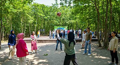 Esenyurt Belediyesi'nden sınav öncesi öğrencilere moral pikniği