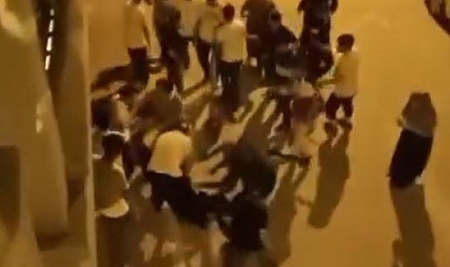 Esenyurt'ta iki aile arasında laf atma tartışması kavgaya dönüştü: O anlar cep telefonu kamerasında