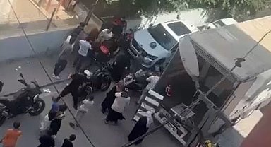 Esenyurt'ta şüphe üzerine polisin durdurduğu şahıs ve ailesi ortalığı karıştırdı: O anlar kamerada