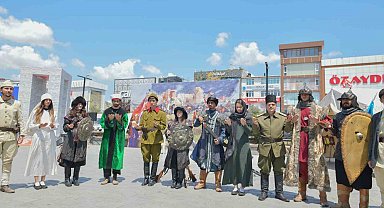 Esenyurt'ta Tarih Şöleni: 1071'den günümüze Türkiye tarihi sahnelendi