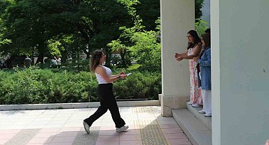 Eskişehir'de adayların bazıları AYT sınavına son anda yetişti