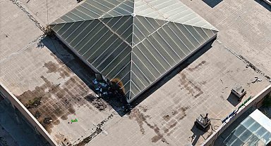 Eskişehir'de AVM çatısında çıkan yangın korkuttu