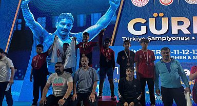 Eskişehirli güreşçiler Sivas'ta şampiyonada başarı elde etti