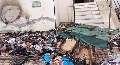 Evinin önündeki tekstil ürünleri tezgahı küle döndü