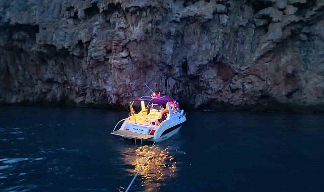 Falezlere doğru sürüklenen tekne son anda kurtarıldı