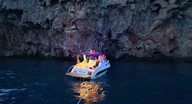 Falezlere doğru sürüklenen tekne son anda kurtarıldı