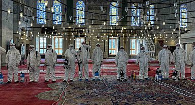 Fatih Camii'nde bayram temizliği