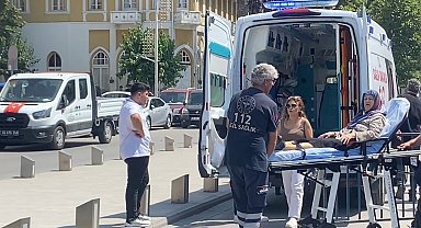 Ferdi Zeyrek'in taziyesinde yaşlı kadın fenalaştı