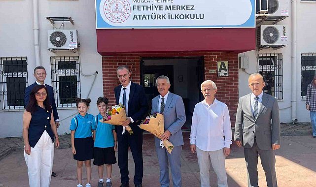 Fethiye'de 32 bin 692 öğrenci karne heyecanı yaşadı