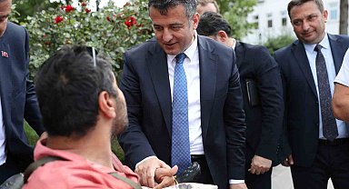 Filistin için çorap satan engelli vatandaş ile Başkan Doğan arasında yürek ısıtan diyalog