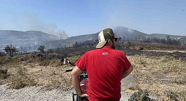 Foça yangınında alevler evlerin bahçelerine kadar yaklaştı