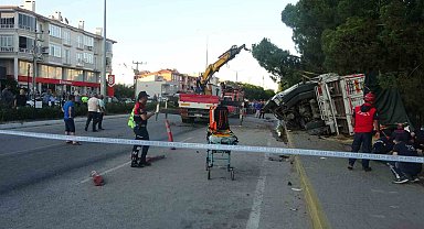 Freni patlayan kamyon ortalığı savaş alanına çevirdi: 4 yaralı