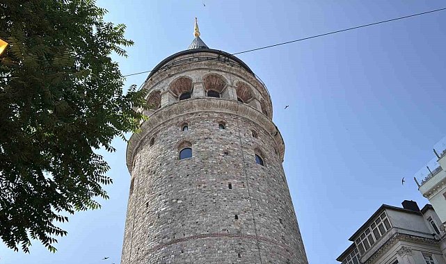 Galata Kulesi'nden düşen 22 yaşındaki genç hayatını kaybetti