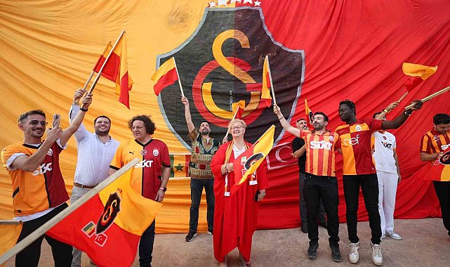 Galatasaray'ın 25. şampiyonluğu Senegal'de coşkuyla kutlandı