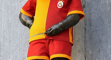 Galatasaray'ın 5 yıldızlı forması, 406 yıllık Manneken Pis heykeline giydirilecek