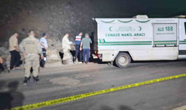 Gaziantep'te kontrolden çıkan motosiklet devrildi: 2 genç hayatını kaybetti