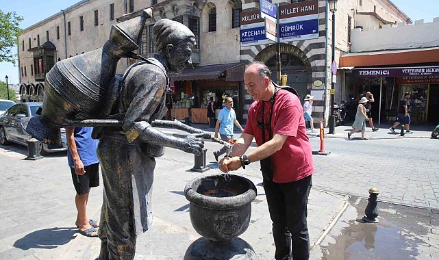 Gaziantep'te sıcaktan bunalan vatandaşlar çeşme başında serinledi